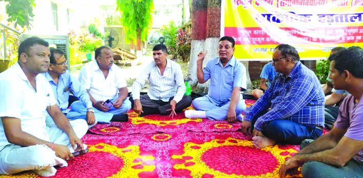 धरना स्थल पर समर्थन देने पहुंचे कांग्रेसी नेता धरना स्थल पर समर्थन देने पहुंचे कांग्रेसी नेता