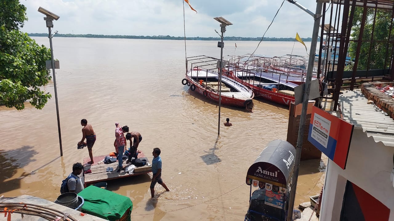 वाराणसी में गंगा का नजारा वाराणसी में गंगा का नजारा