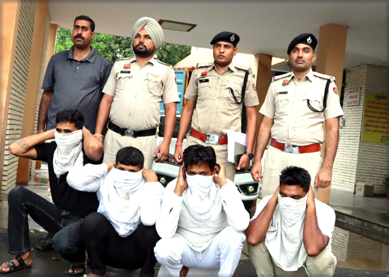 पकड़े गए साइबर अपराध गिरोह के सदस्य। पकड़े गए साइबर अपराध गिरोह के सदस्य।
