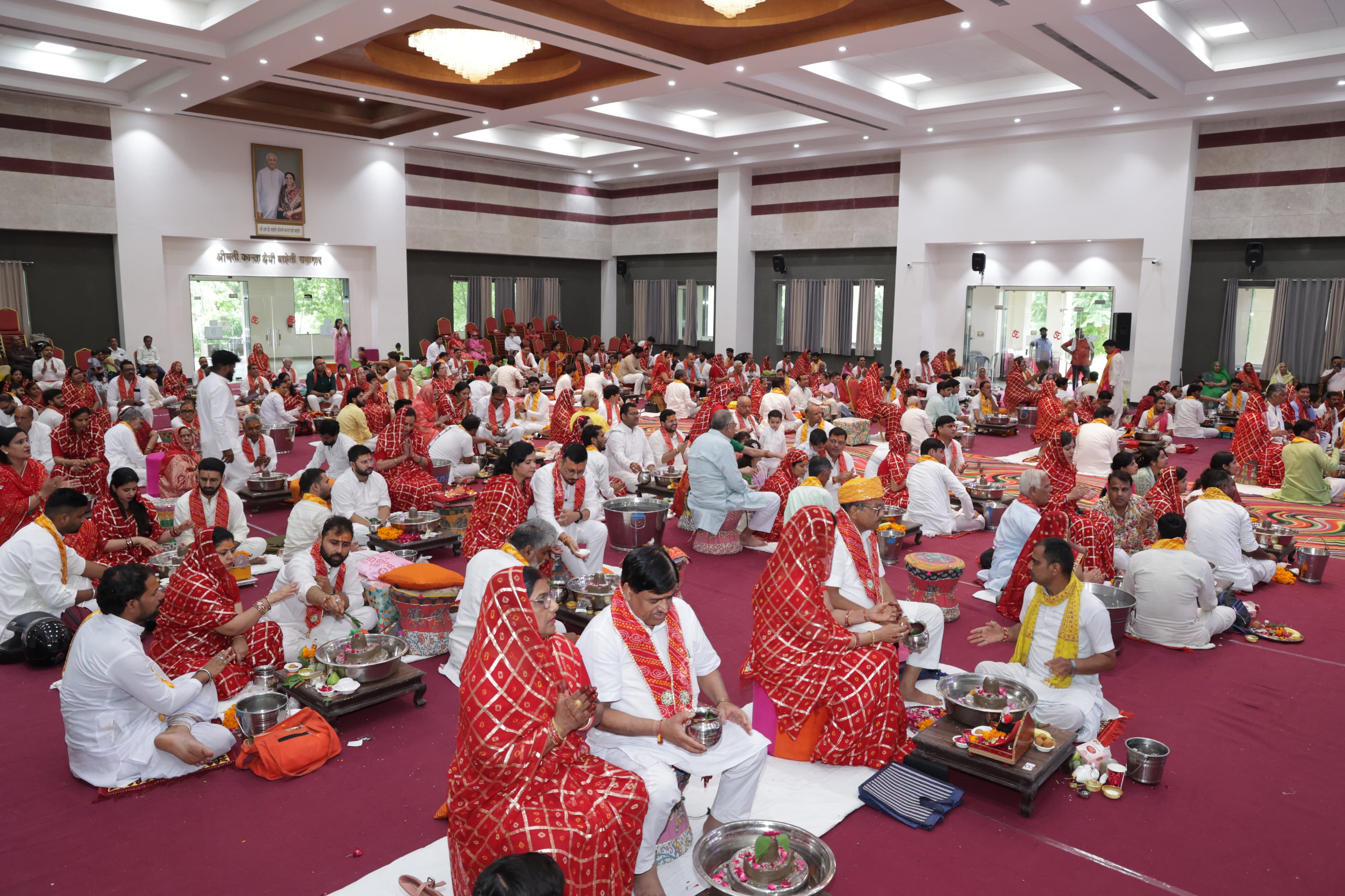 पार्थिव शिवलिंग रुद्राभिषेक : 65 जोडों ने 75 से अधिक विद्वानो के सानिध्य में पार्थिव शिव का निर्माण कर किया रुद्राभिषेक