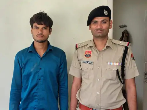 आरोपी पुलिस की गिरफ्त में आरोपी पुलिस की गिरफ्त में