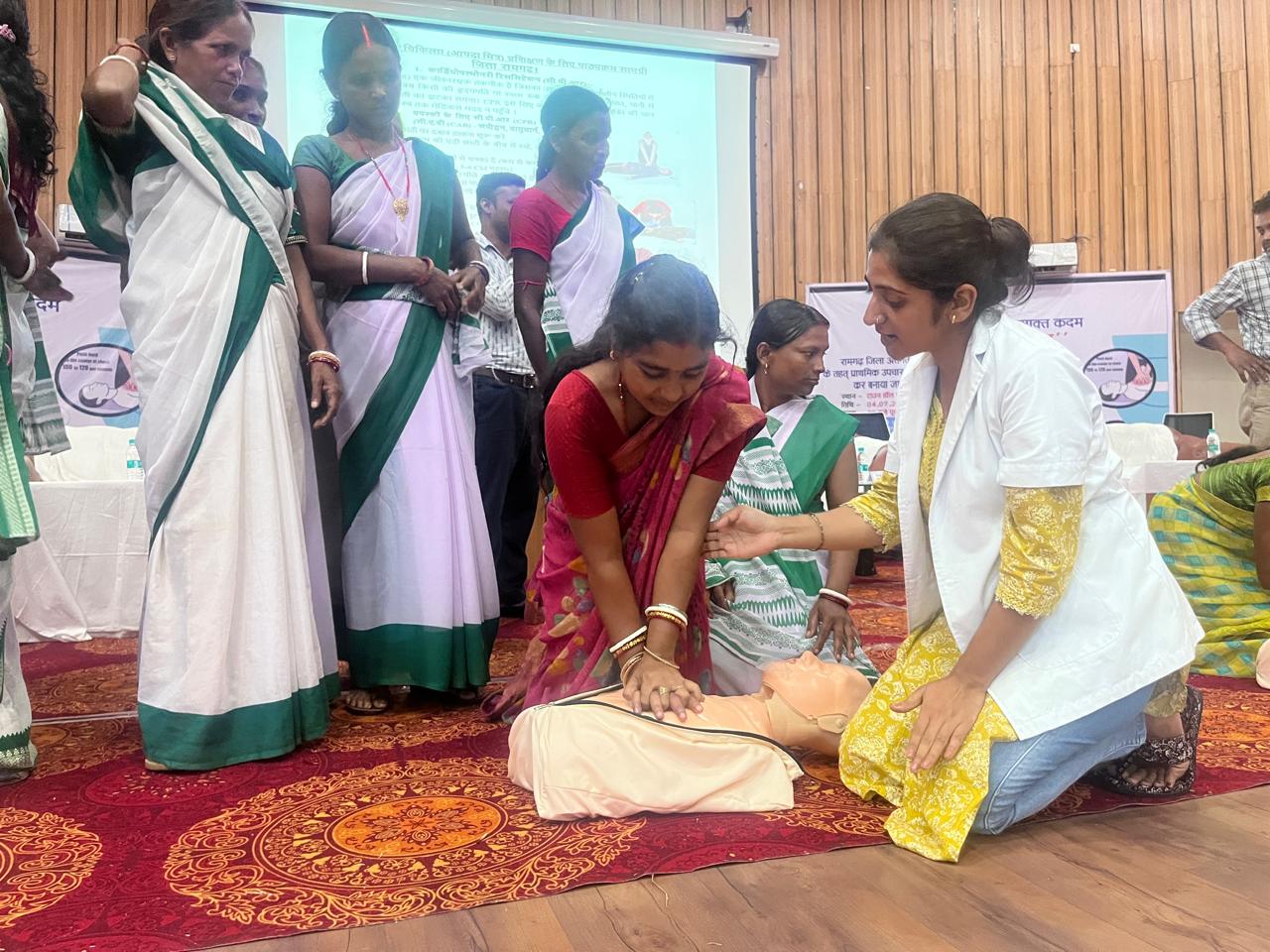 प्रशिक्षण लेते लोग