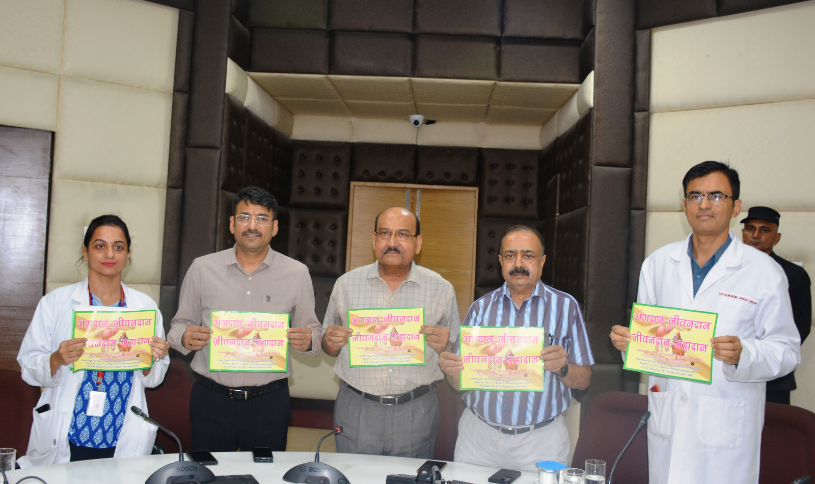 अंगदान के ब्रांड एंबेसडर बनाए गए गजेंद्र फौगाट व कुलपति सहित अन्य चिकित्सक। अंगदान के ब्रांड एंबेसडर बनाए गए गजेंद्र फौगाट व कुलपति सहित अन्य चिकित्सक।