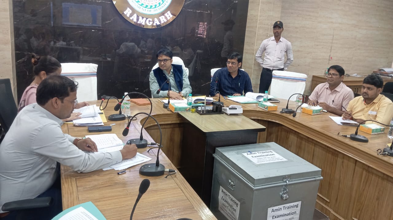 बैठक में शामिल अधिकारी बैठक में शामिल अधिकारी