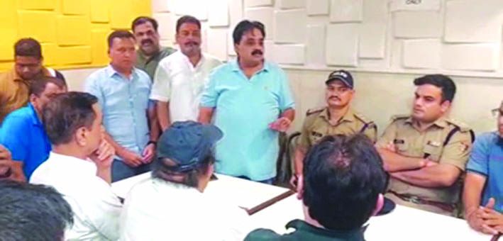 बैठक के दौरान व्यापारी