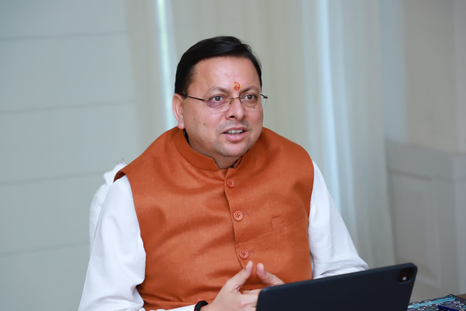 मुख्यमंत्री पुष्कर सिंह धामी वर्चुअल पर्यटकों विभाग की समीक्षा करते। मुख्यमंत्री पुष्कर सिंह धामी वर्चुअल पर्यटकों विभाग की समीक्षा करते।