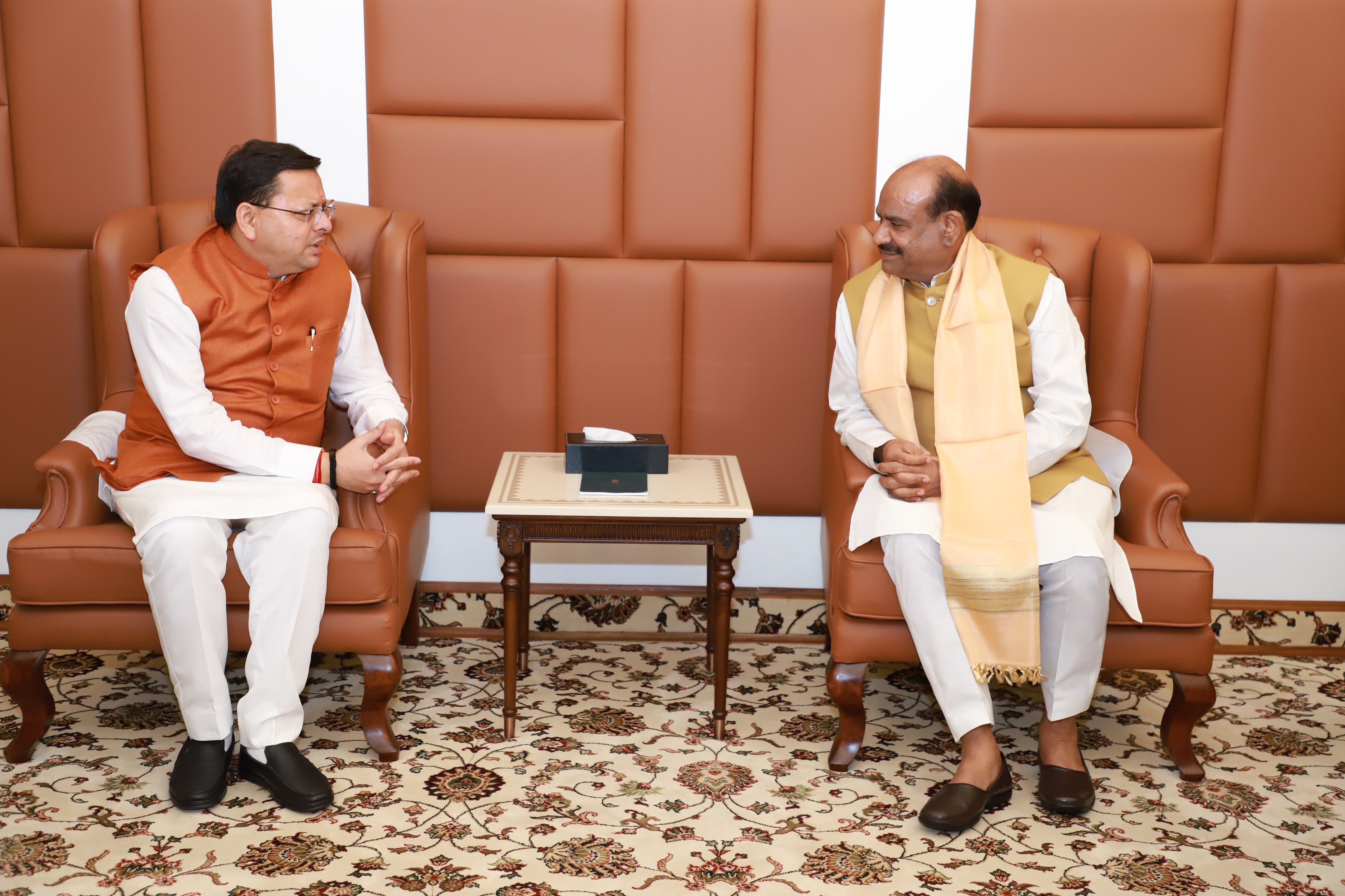 मुख्यमंत्री पुष्कर सिंह धामी  नई दिल्ली में लोकसभा अध्यक्ष ओम बिड़ला से शिष्टाचार भेंट करते।