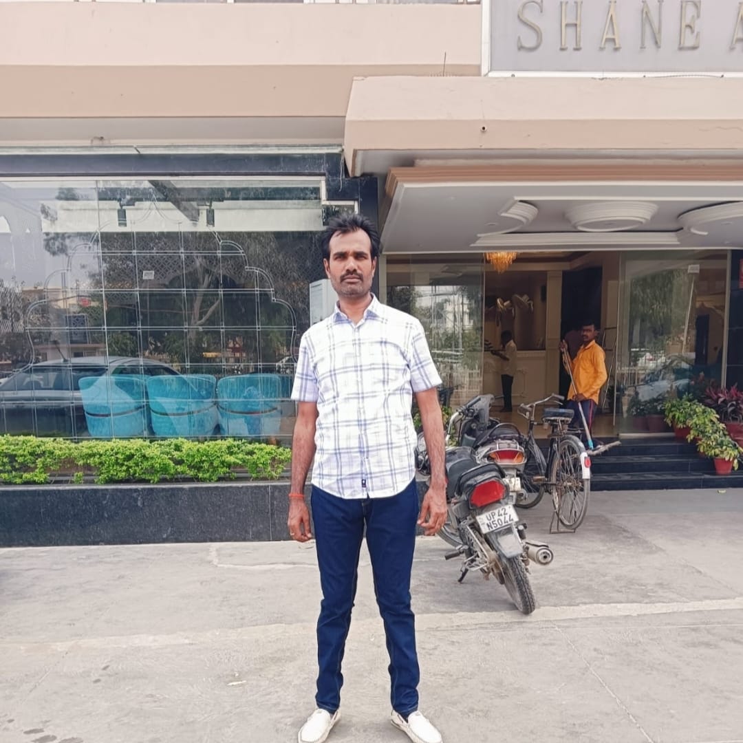 सोशल मीडिया पर बाबा की वायरल फोटो सोशल मीडिया पर बाबा की वायरल फोटो