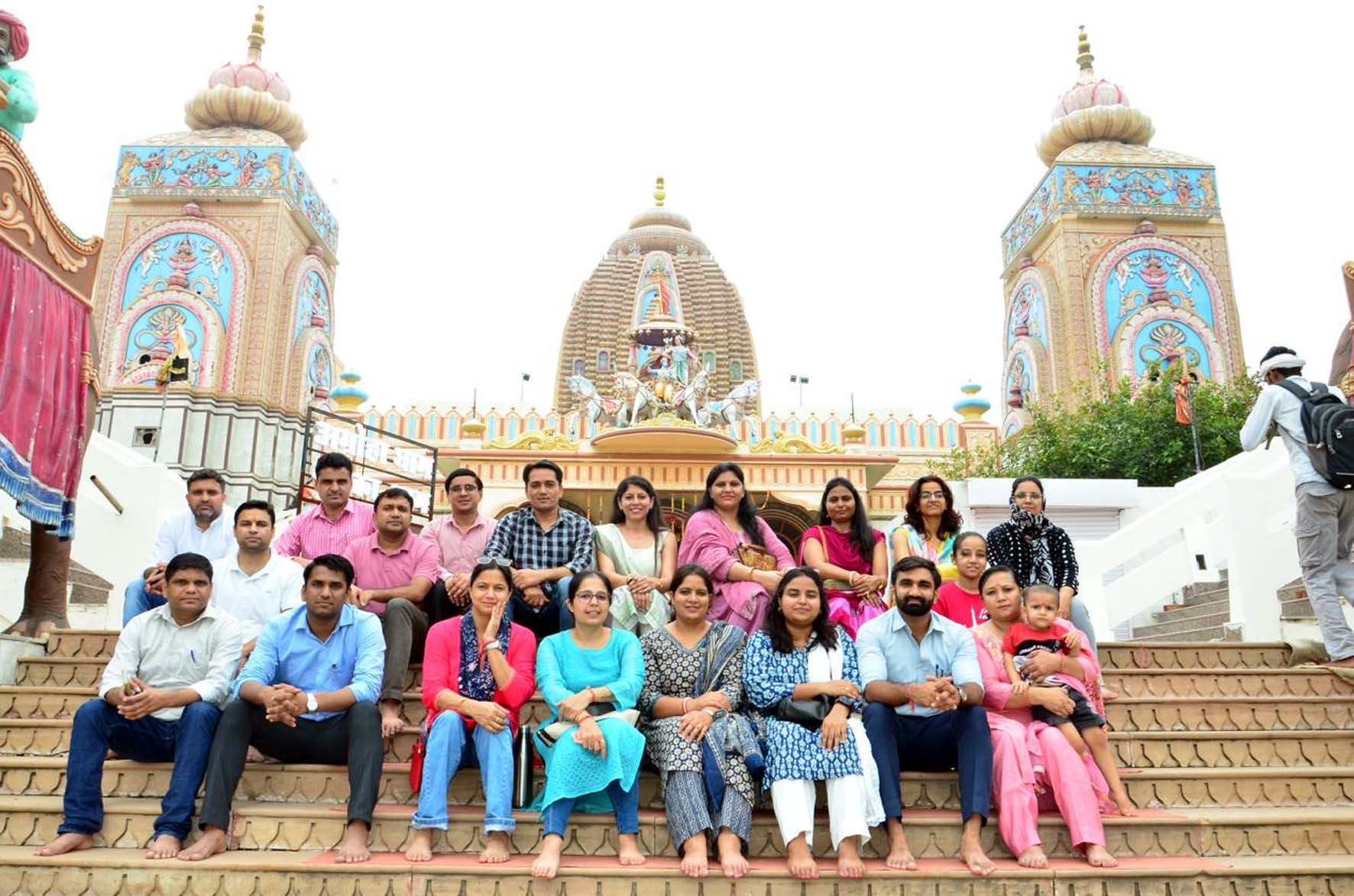 एमएमटीटीसी में चल रहे फैकल्टी इंडक्शन कार्यक्रम के प्रतिभागियों ने अग्रोहा धाम का भ्रमण किया।