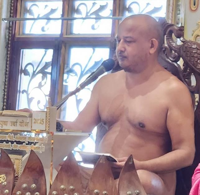देहरादून में प्रवचन करते आचार्य सौरभ सागर देहरादून में प्रवचन करते आचार्य सौरभ सागर