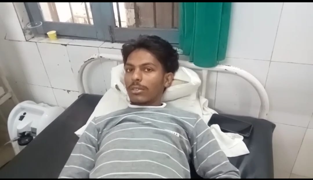 घायल युवक घायल युवक