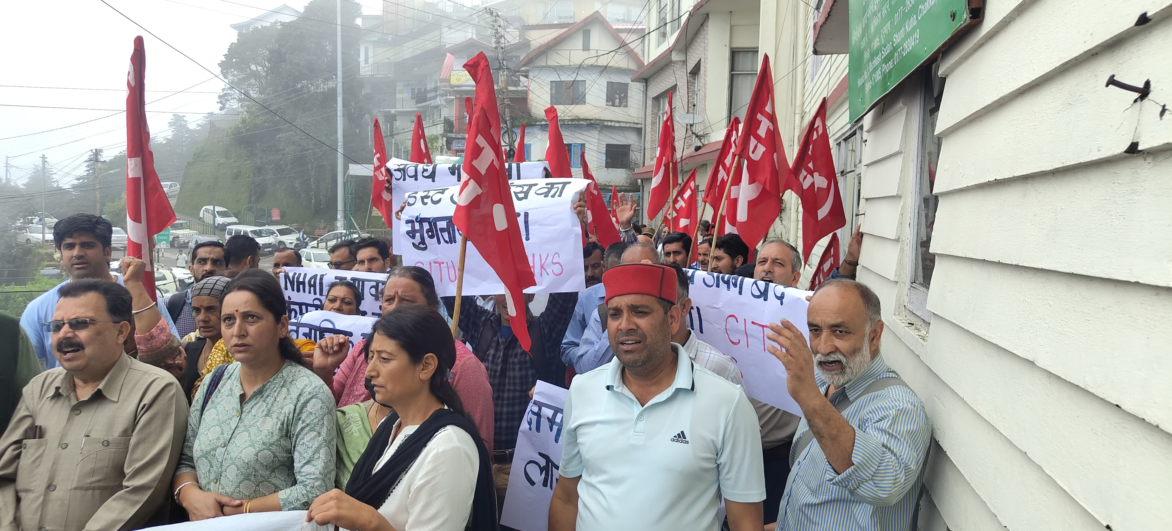 फोरलेन प्रभावितों का प्रदर्शन फोरलेन प्रभावितों का प्रदर्शन