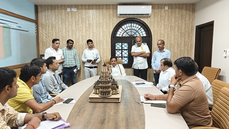 स्वास्थ्य सुविधाओं के संबंध में बैठक स्वास्थ्य सुविधाओं के संबंध में बैठक