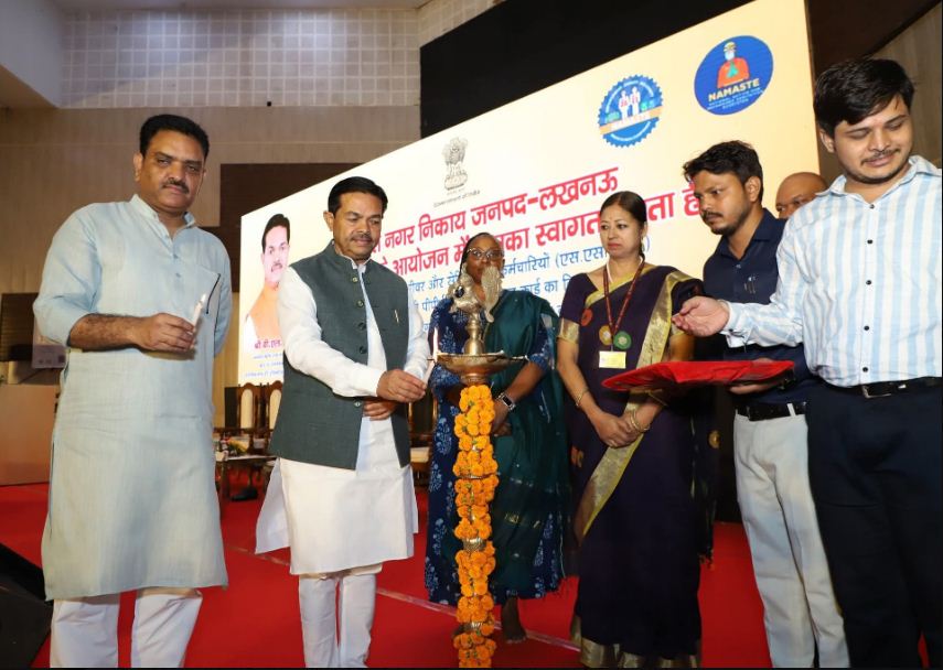 कार्यक्रम का शुभारम्भ करते केन्द्रीय मंत्री बीएल वर्मा कार्यक्रम का शुभारम्भ करते केन्द्रीय मंत्री बीएल वर्मा