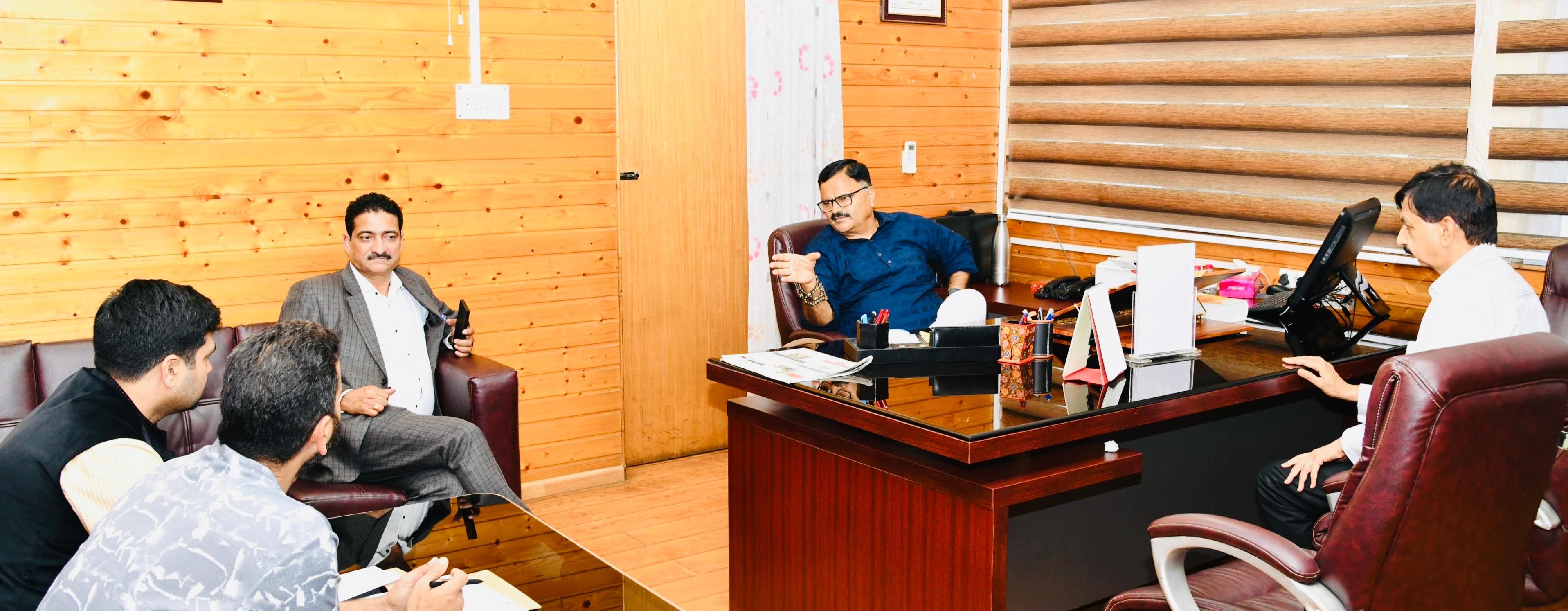 The MLAs met Minister Javed Rana and discussed public welfare issues The MLAs met Minister Javed Rana and discussed public welfare issues
