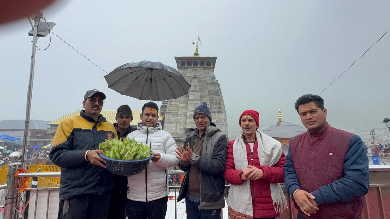 बीकेटीसी मुख्य कार्याधिकारी विजय प्रसाद थपलियाल सहित, तीर्थ पुरोहित केदारनाथ धाम में। बीकेटीसी मुख्य कार्याधिकारी विजय प्रसाद थपलियाल सहित, तीर्थ पुरोहित केदारनाथ धाम में।