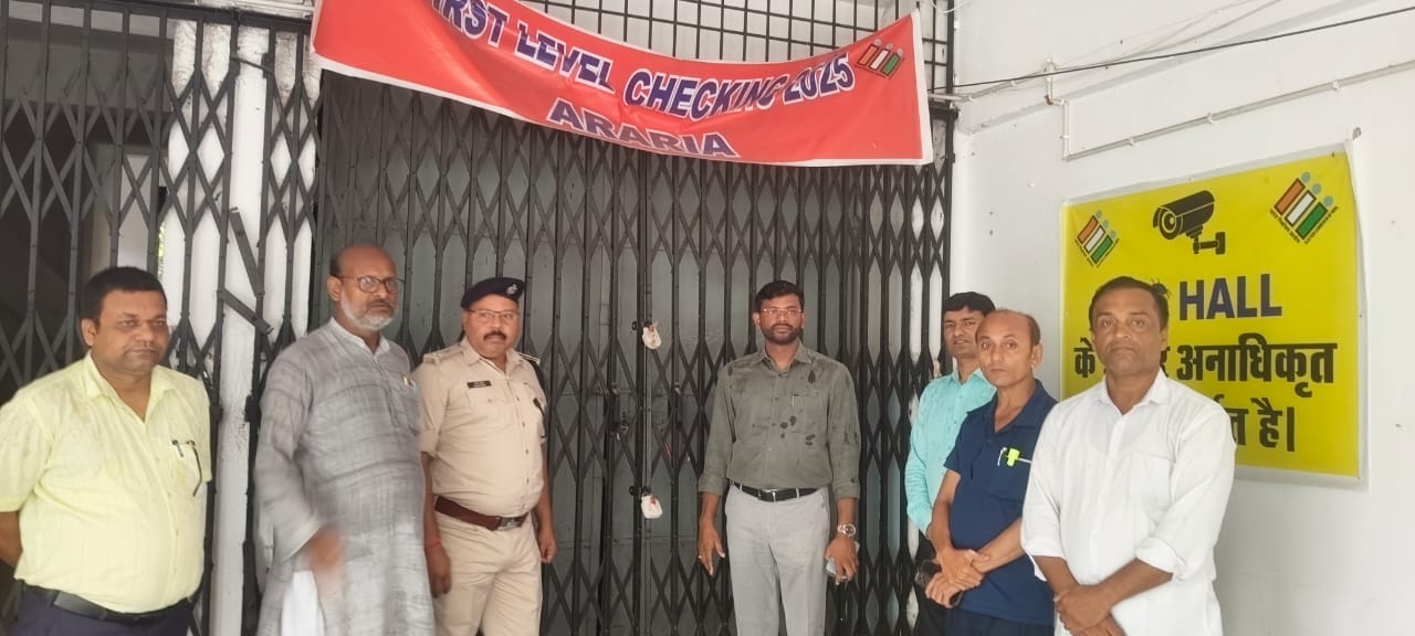 डीएम व एसपी ने संयुक्त रूप से ईवीएम-वीवीपैट वेयरहाउस का किया निरीक्षण डीएम व एसपी ने संयुक्त रूप से ईवीएम-वीवीपैट वेयरहाउस का किया निरीक्षण