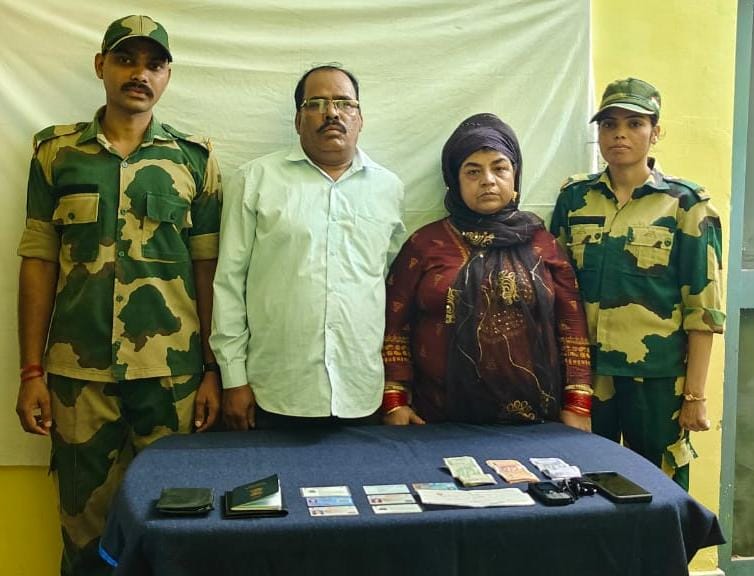 बीएसएफ के हत्थे चढ़ा बांग्लादेशी दंपति बीएसएफ के हत्थे चढ़ा बांग्लादेशी दंपति