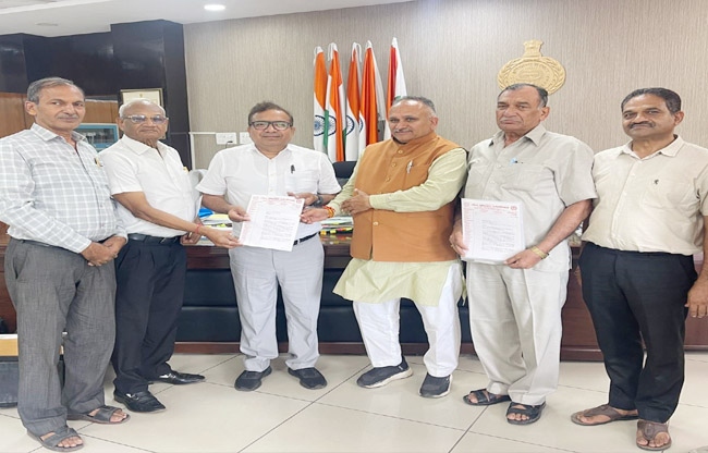 सोनीपत: दिगंबर जैन समाज गुजरात के मुख्यमंत्री भूपेंद्र पटेल के नाम उपायुक्त सुशील सारवान को ज्ञापन सौंपते हुए सोनीपत: दिगंबर जैन समाज गुजरात के मुख्यमंत्री भूपेंद्र पटेल के नाम उपायुक्त सुशील सारवान को ज्ञापन सौंपते हुए