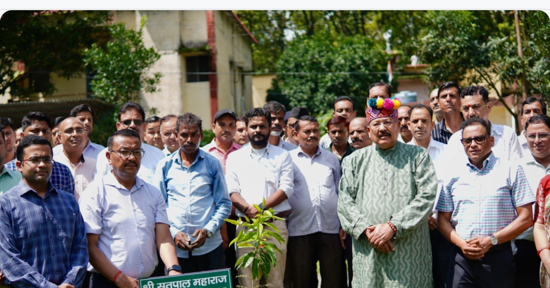 इंदिरानगर स्थित जलागम निदेशालय परिसर में लोक पर्व हरेला पर वृक्षारोपण करने के पश्चात आयोजित कार्यक्रम में मंत्री सतपाल महाराज। इंदिरानगर स्थित जलागम निदेशालय परिसर में लोक पर्व हरेला पर वृक्षारोपण करने के पश्चात आयोजित कार्यक्रम में मंत्री सतपाल महाराज।