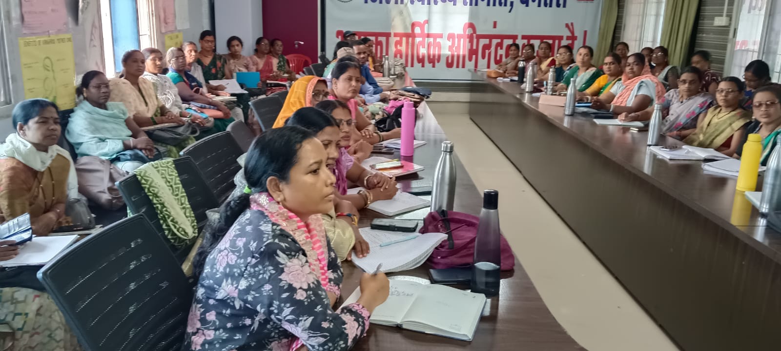 सिकलसेल प्रबंधन पर आयोजित कार्यशाला में उपस्थित ग्रामीण एवं शहरी क्षेत्र की मितानिन, समन्वयक व अन्य। सिकलसेल प्रबंधन पर आयोजित कार्यशाला में उपस्थित ग्रामीण एवं शहरी क्षेत्र की मितानिन, समन्वयक व अन्य।