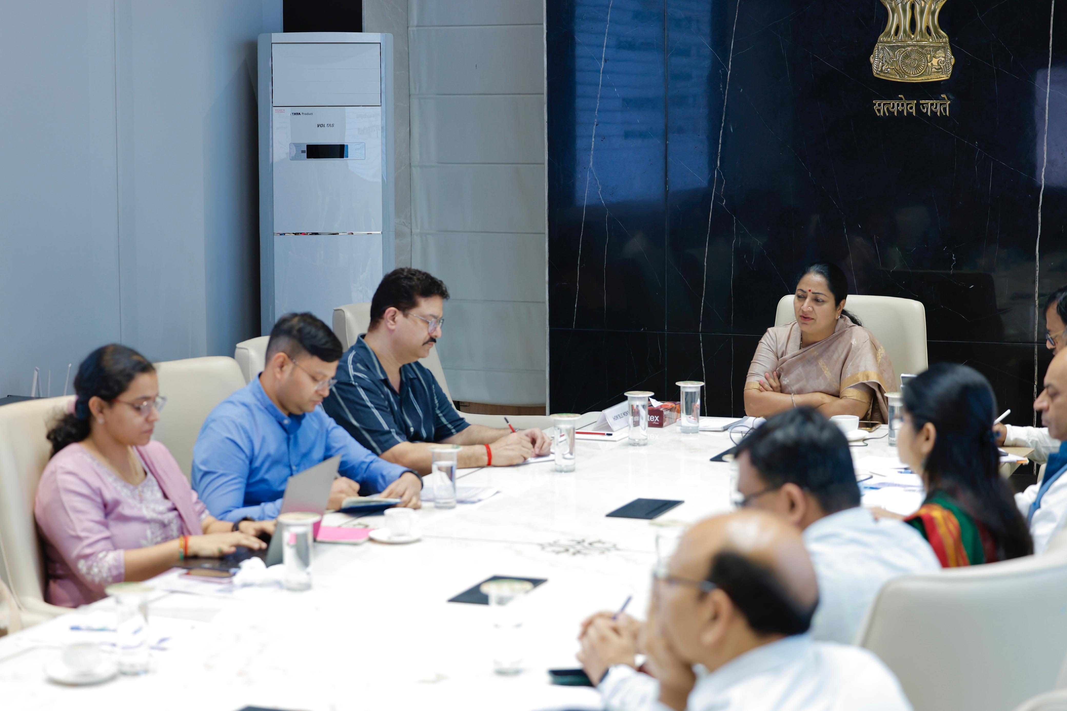 दिल्ली सचिवालय में  बुधवार को