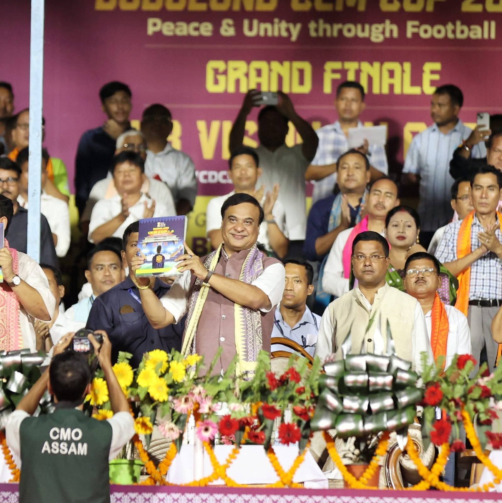बोडोलैंड सीईएम कप फुटबॉल प्रतियोगिता के समापन समारोह में मुख्यमंत्री डॉ हिमंत बिस्व सरमा। बोडोलैंड सीईएम कप फुटबॉल प्रतियोगिता के समापन समारोह में मुख्यमंत्री डॉ हिमंत बिस्व सरमा।