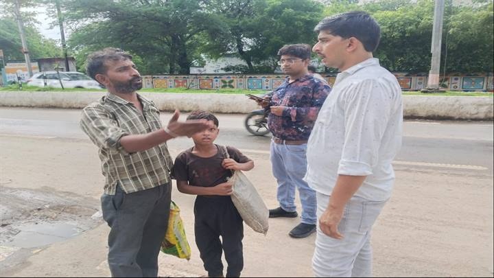 बाल भिक्षावृत्ति में संलग्न मिले बच्चों बाल भिक्षावृत्ति में संलग्न मिले बच्चों