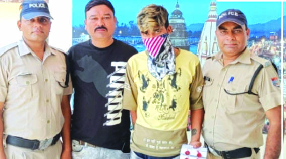 पुलिस गिरफ्त में आरोपित