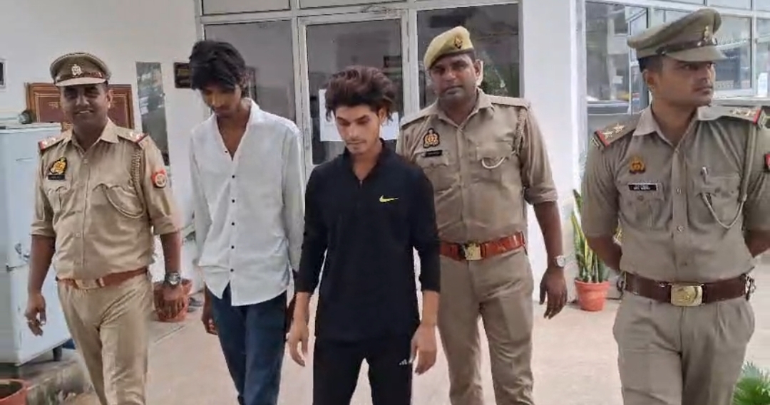 पुलिस की गिरफ्त में आरोपित