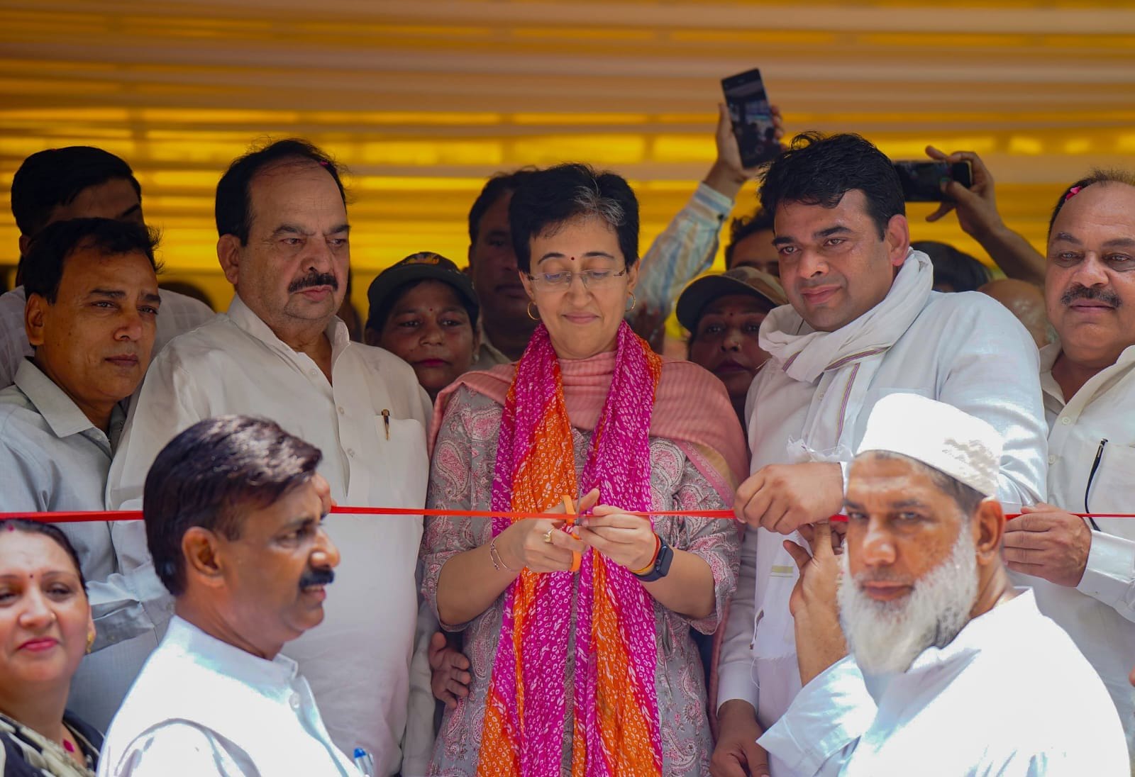 नेता प्रतिपक्ष आतिशी सदभावना शिविर का उद्घाटन करते हुए