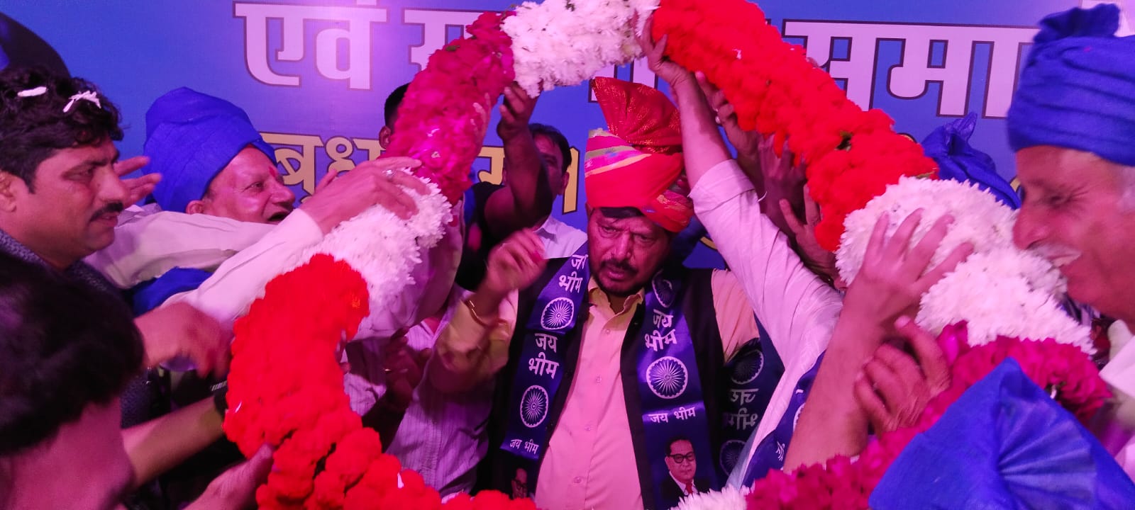 जयपुर पहुंचे केंद्रीय मंत्री रामदास आठवले ने की महाराष्ट्र में हिंदी भाषियों पर हमले की कड़ी निंदा करते हुए कहा जरूरत पड़ी तो देंगे मुंहतोड़ जवाब जयपुर पहुंचे केंद्रीय मंत्री रामदास आठवले ने की महाराष्ट्र में हिंदी भाषियों पर हमले की कड़ी निंदा करते हुए कहा जरूरत पड़ी तो देंगे मुंहतोड़ जवाब