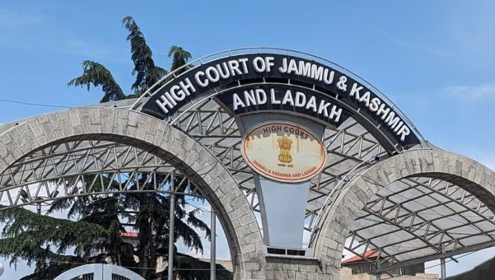 फर्जी बंदूक लाइसेंस मामले में अतिरिक्त प्राथमिकियों को रद्द करने की माँग वाली याचिकाओं को उच्च न्यायालय ने किया खारिज फर्जी बंदूक लाइसेंस मामले में अतिरिक्त प्राथमिकियों को रद्द करने की माँग वाली याचिकाओं को उच्च न्यायालय ने किया खारिज