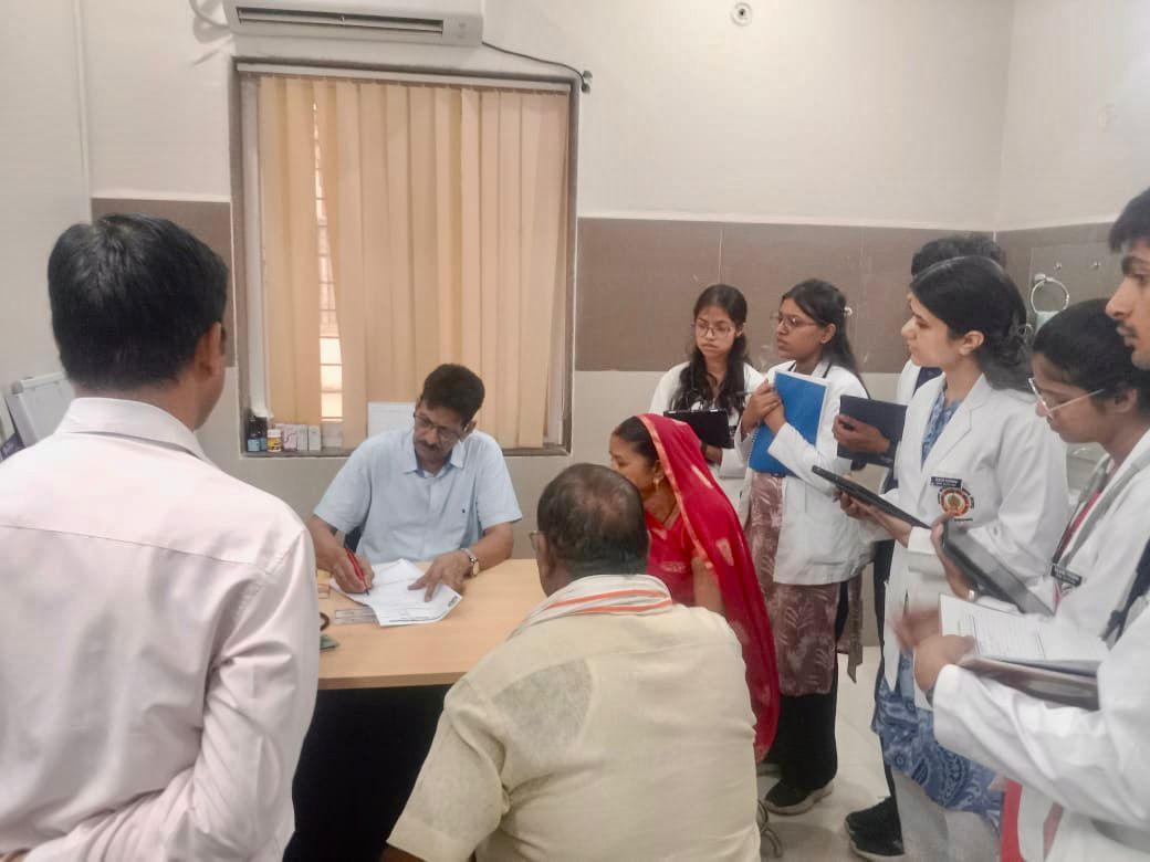 निशुल्क आयुर्वेद चिकित्सा शिविर में देखे गए सौ से अधिक मरीज* निशुल्क आयुर्वेद चिकित्सा शिविर में देखे गए सौ से अधिक मरीज*