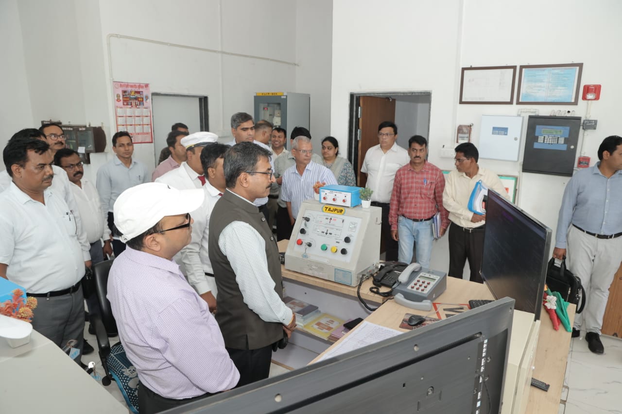 रतलाम : मंडल के दौरे पर आये महाप्रबंधक, पश्चिम रेलवे ने सिंहस्‍थ सहित अन्‍य कार्यों का लिया जायजा