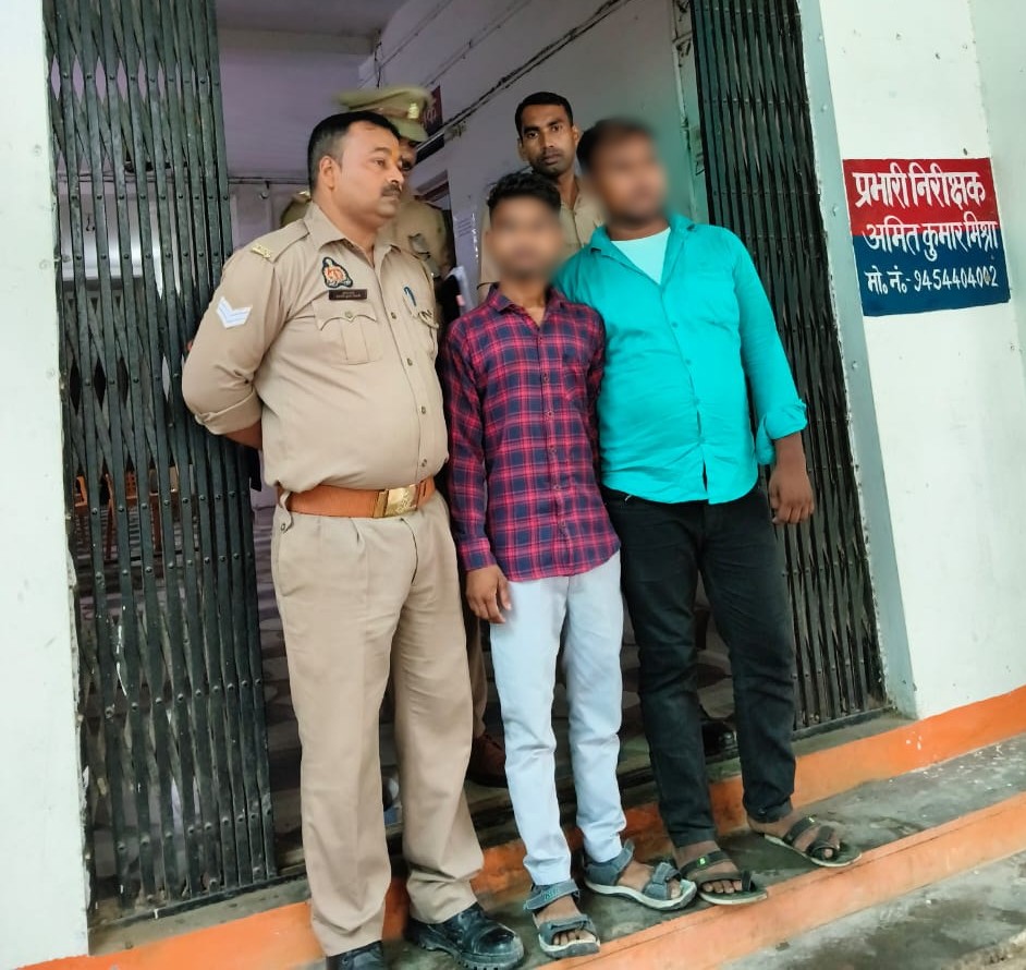 रास्ता मोबाइल, तमंचा और नकदी के साथ गिरफ्तार  दो लुटेरे
