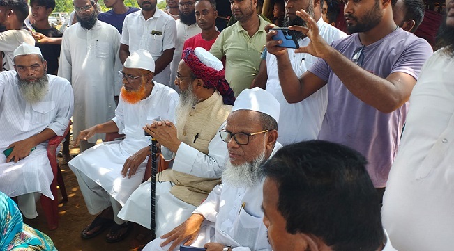 असम के ग्वालपारा में बुलडोजर कार्रवाई के बाद दौरे पर जमीअत उलमा-ए-हिंद का प्रतिनिधिमंडल असम के ग्वालपारा में बुलडोजर कार्रवाई के बाद दौरे पर जमीअत उलमा-ए-हिंद का प्रतिनिधिमंडल