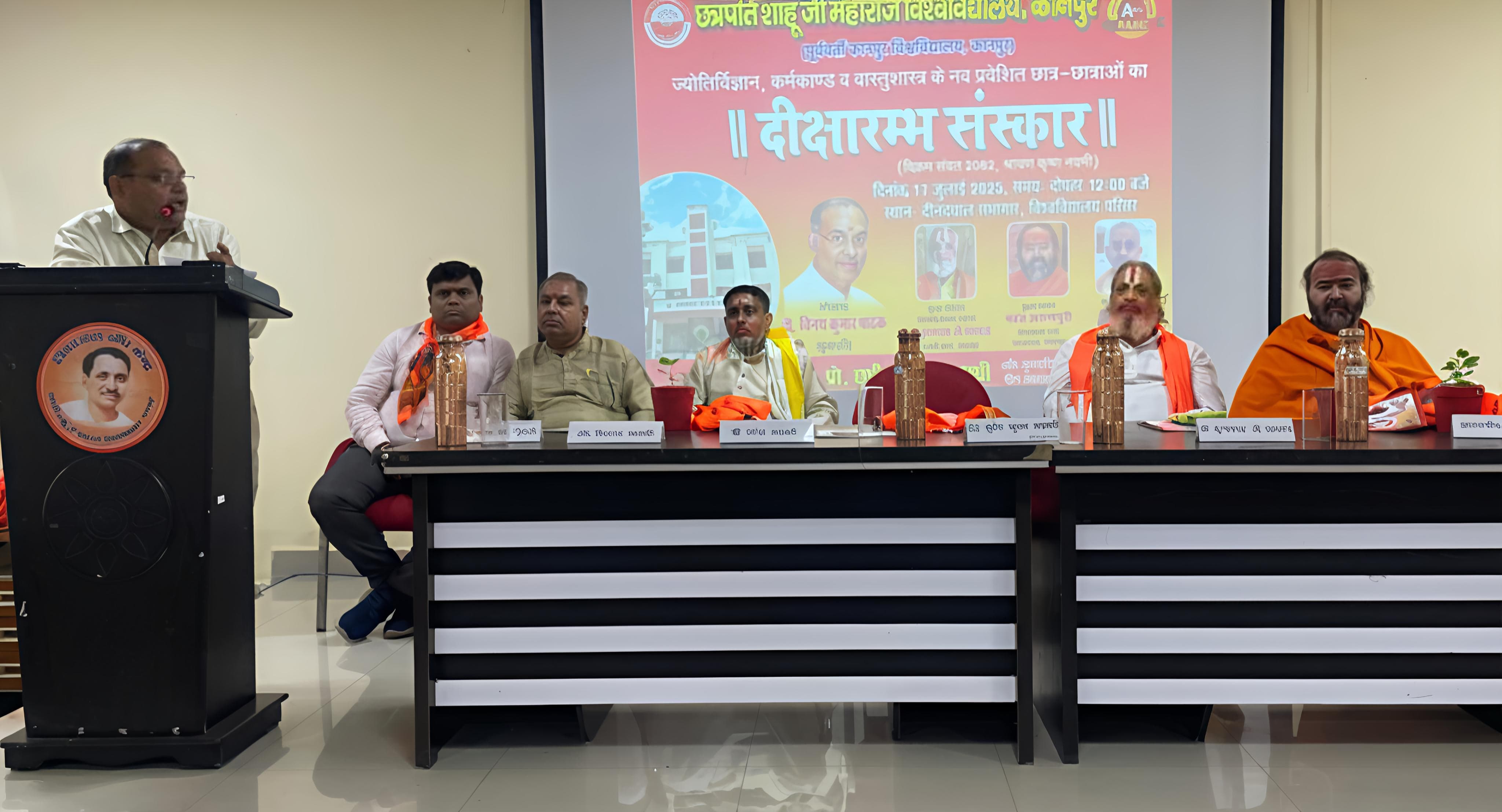 सनातन परंपरा को बचाने के लिए एक जुट होना ज़रूरी,इससे विदेश शक्तियों को मिलेगा मुंहतोड़ जवाब सनातन परंपरा को बचाने के लिए एक जुट होना ज़रूरी,इससे विदेश शक्तियों को मिलेगा मुंहतोड़ जवाब