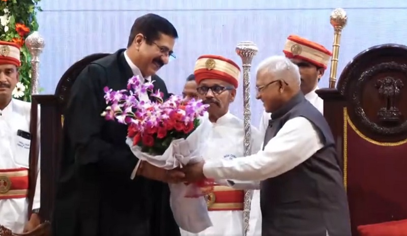 राजभवन में म.प्र. उच्च न्यायालय के मुख्य न्यायाधिपति का शपथ ग्रहण समारोह राजभवन में म.प्र. उच्च न्यायालय के मुख्य न्यायाधिपति का शपथ ग्रहण समारोह