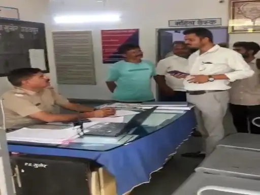 रोजगार देने के नाम पर बंदी बनाने और रजिस्ट्रेशन के हजारों मांगने का आरोप, मामला दर्ज रोजगार देने के नाम पर बंदी बनाने और रजिस्ट्रेशन के हजारों मांगने का आरोप, मामला दर्ज