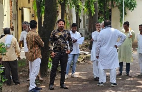पीड़ित परिवारों ने छत्तीसगढ़ वक्फ बोर्ड अध्यक्ष डॉ. सलीम राज से मुलाकात की पीड़ित परिवारों ने छत्तीसगढ़ वक्फ बोर्ड अध्यक्ष डॉ. सलीम राज से मुलाकात की