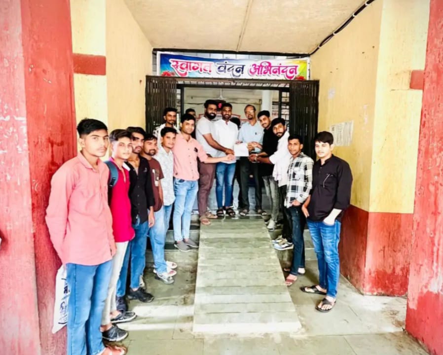 को लेकर एनएसयूआई ने काॅलेज में किया प्रदर्शन को लेकर एनएसयूआई ने काॅलेज में किया प्रदर्शन