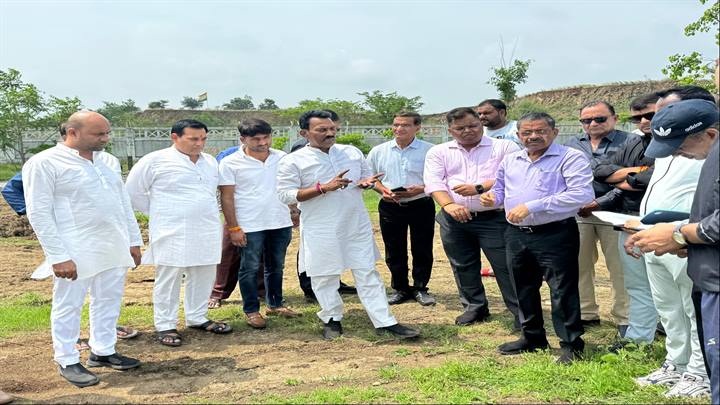 मंत्री सिलावट ने अधिकारियों के साथ स्थल का निरीक्षण किया। मंत्री सिलावट ने अधिकारियों के साथ स्थल का निरीक्षण किया।