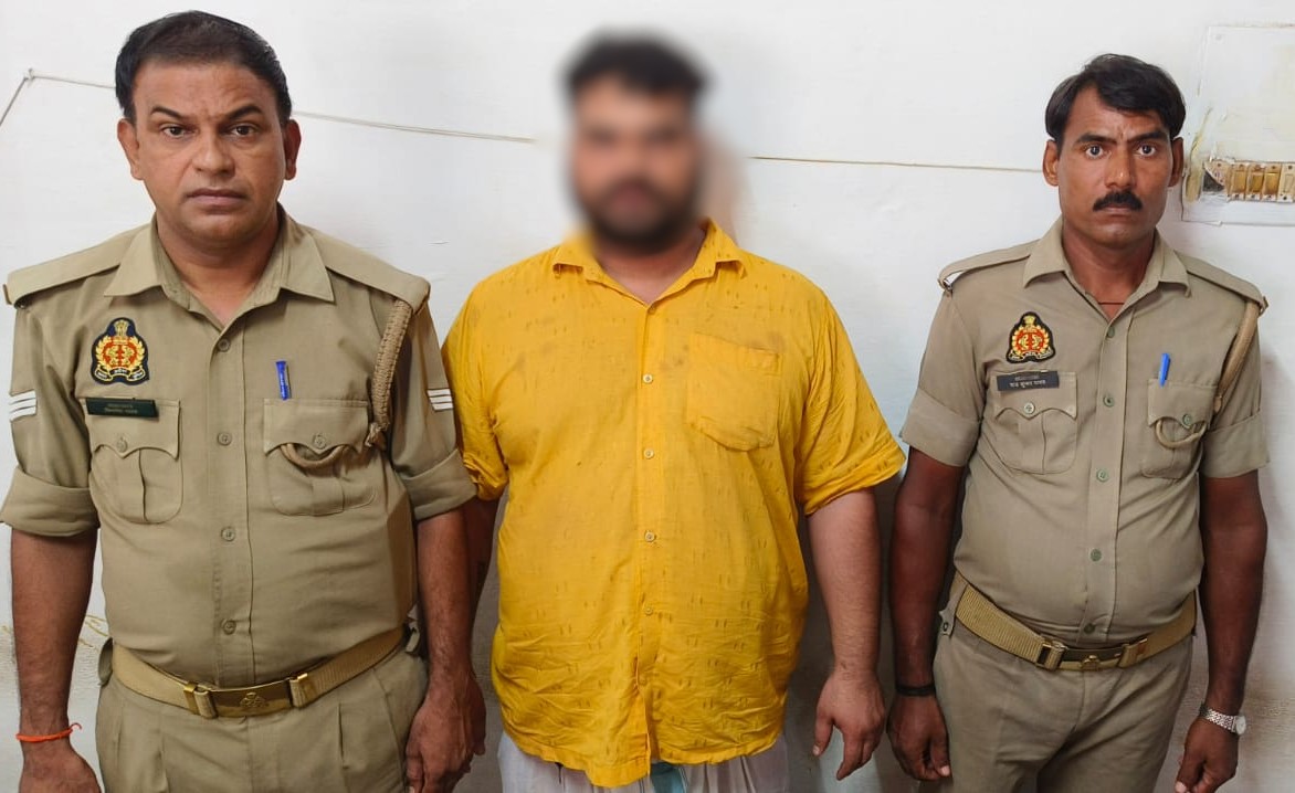 तमंचा-कारतूस के साथ गिरफ्तार आरोपित। तमंचा-कारतूस के साथ गिरफ्तार आरोपित।