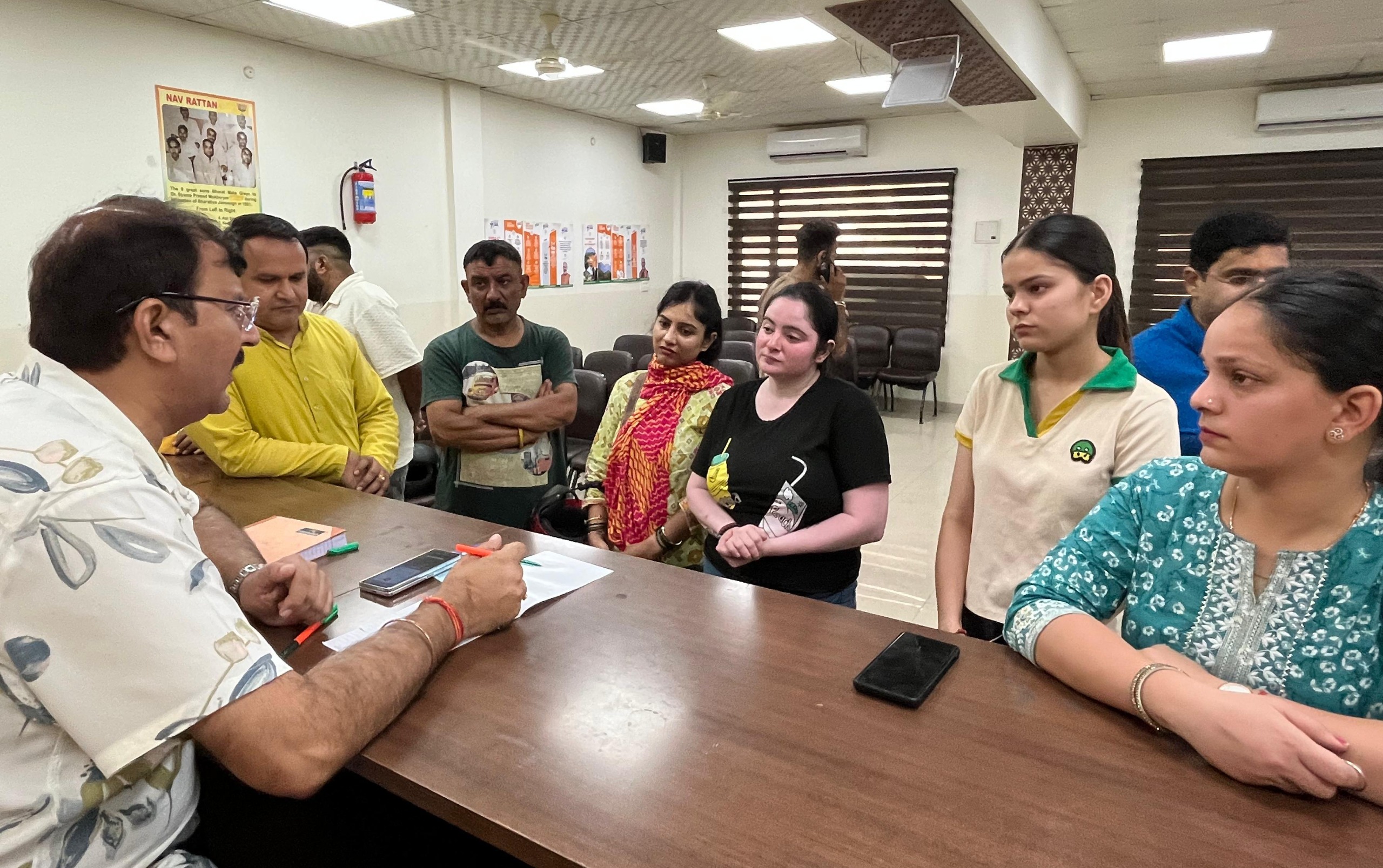 अरविंद गुप्ता ने भाजपा मुख्यालय में जनता दरबार लगाया अरविंद गुप्ता ने भाजपा मुख्यालय में जनता दरबार लगाया