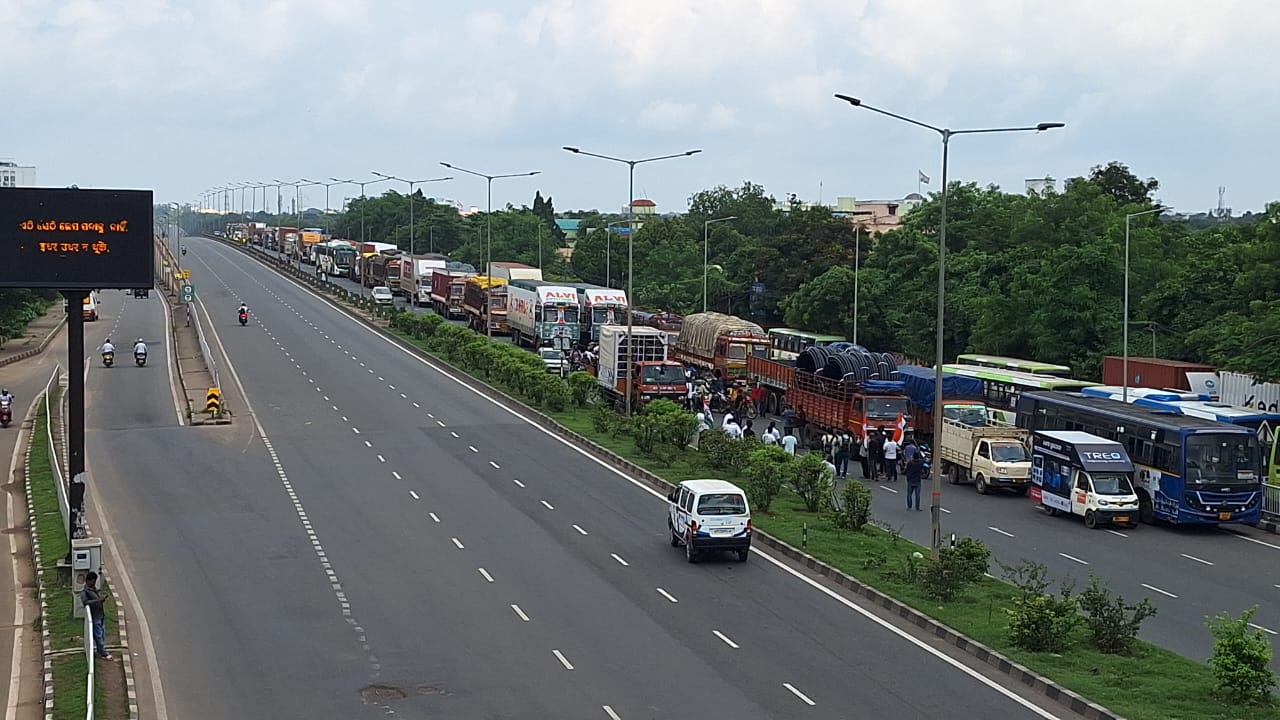 कांग्रेस द्वारा बुलाए गए ओडिशा बंद का असर कांग्रेस द्वारा बुलाए गए ओडिशा बंद का असर