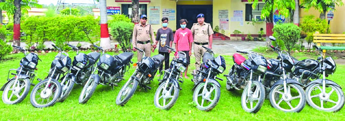 पुलिस गिरफ्त में आरोपित