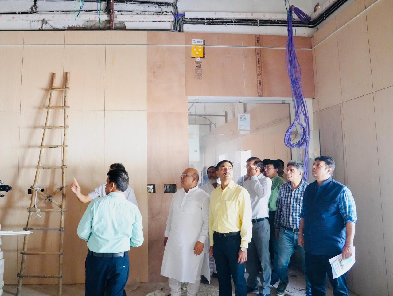 विधानसभा परिसर में गुरुवार को प्रशिक्षण केंद्र का निरीक्षण करते विधानसभा अध्यक्ष विजेंद्र गुप्ता