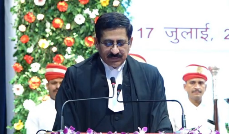 राजभवन में म.प्र. उच्च न्यायालय के मुख्य न्यायाधिपति का शपथ ग्रहण समारोह राजभवन में म.प्र. उच्च न्यायालय के मुख्य न्यायाधिपति का शपथ ग्रहण समारोह