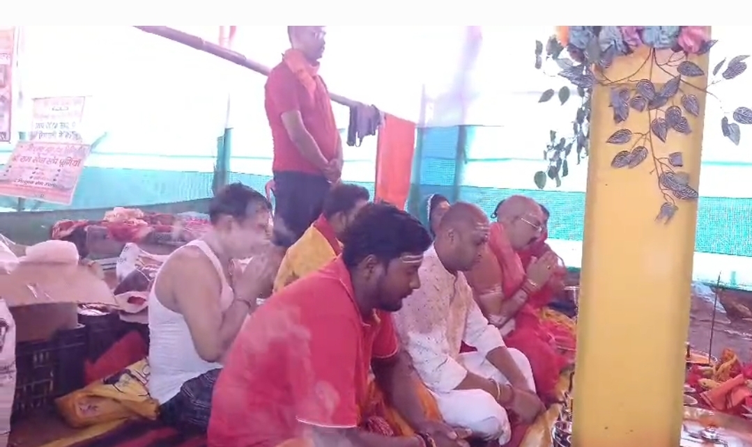 सुबह शाम चलती पूजा एवं रुद्राभिषेक